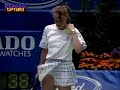 jogo de tenis da martina hingis, mas o que o povo estava vendo mesmo era as curvas e a calcinha dela que o vento sempre mostrava!