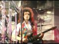 GUNS N ROSES&QUEEN sing We Will Rock You