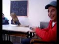 aldo comodamente sdraiato in classe