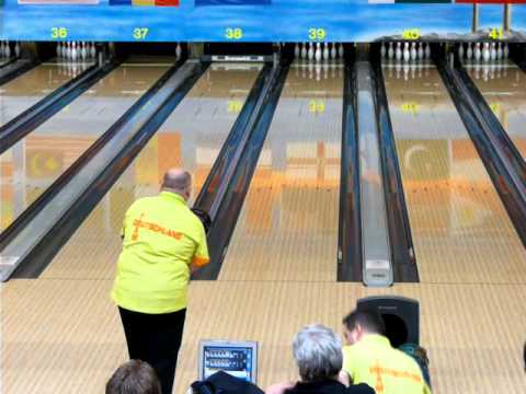 Jens Nickel - Jens Nickel, Germany - strike in the second game of the trios at the wmc 2010.