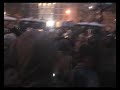 La polizia carica e tenta di impedire l'accesso a Piazza Fontana.