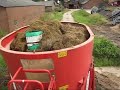 voeren met voermengwagen voeren met voermengwagen