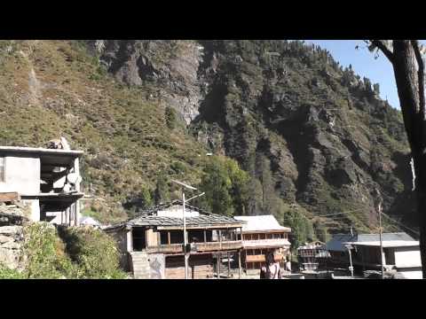 parvati - Walking through Malana ..... NO touching of anyone or anything in the village or shop, or your fined 1000 rupee..... Stickily NO photography or filming allow...