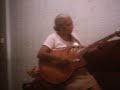 ERNESTINA TOCANDO VIOLAO