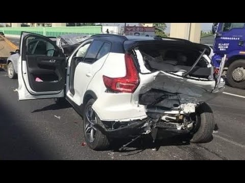 volvo crash volvo xc40 vs toyota corolla cross ddrive