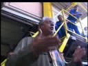 Gabeira discursa para oper�rios em f�brica na Penha