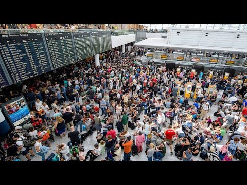 Lange Schlangen am Mnchener Flughafen: Chaos nach Si ...