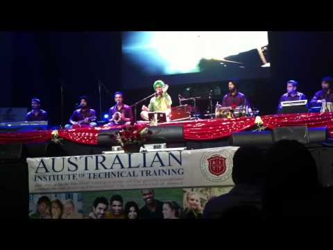 Satinder sartaj live melbourne 2011 part 5 ajj khol de dillan di gal saari.MOV