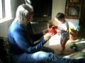 videos de GrammyandPaisleyplayingwithMice.AVI