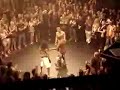 Real como la vida misma, así combate un guarro-antifa, contra una persona normal.