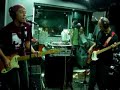zeke and the popo membawakan mighty love dengan ciamiknya di riot on air. liat aja penampilan mereka di video ini.