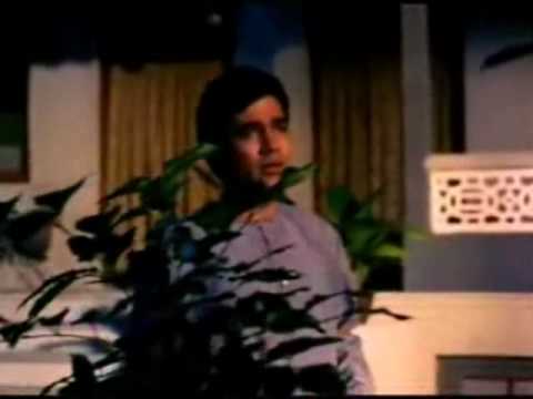 hindi movie songs - Director: Hrishikesh Mukherjee Cast: Rajesh Khanna (Anand), Amitabh Bachchan (Dr. Bhaskar Banerjee/ Babu Moshai) Music: Salil Choudhury Song: Mukesh Lyrics: ...