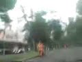 apretados en el taxi ratero