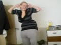 hot chick gettin dwn to sum bangin tunes