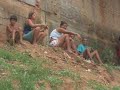 GALERA BATENDO UMA PELADA NO CAMPO DE TERRA..KKK VELHOS TEMPOS EM..