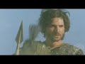 En la antigua Grecia, la pasión de dos de los amantes más legendarios de la historia, Paris, príncipe de Troya y Helena, reina de Esparta, desencadena una guerra que asolará una civilización. El robo de Helena a su esposo, el rey Menelao, es un insulto que no se puede tolerar. El orgullo familiar establece que una afrenta a Menelao, es una afrenta a su hermano Agamenón, el poderoso rey de Micenas, que no tarda en reunir a todas las grandes tribus de Grecia para recuperar a Helena de manos de los troyanos y defender el honor de su hermano. Sólo un hombre se erige en la clave para la victoria o la derrota de Troya, Aquiles, considerado el más grande guerrero vivo. Dirigida por Wolfgang Petersen, (''La Tormenta Perfecta'', ''Das Boot'') el filme que nos ocupa es una adaptación de la obra de Homero dirigida al cine más comercial. El elenco de actores escogido para encarnar a los personajes cuenta con conocidos de Hollywood como Brad Pitt (''Babel'', ''Doce Monos''), Orlando Bloom (''El reino de los cielos'' y actor que participó en la trilogía de ''El señor de los anillos'') y Eric Bana (''Huke'', ''Munich''). Aunque la cinta no obtuvo buenas críticas, ''Troya'' fue un éxito en taquilla.