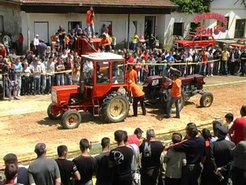 ursus c 330 - Žestoka borba! :D Pridružite nam se na fejsu za još videa ! :) https://www.facebook.com/pages/Traktorijada-Srpska-Petrinja/159429484250345.