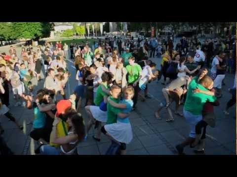 forro - More Info: http://www.forrofestival.com Europe's greatest Forró Flashmob - A film by Alex Hirl Coming soon... Europe`s greatest Forró Festival 2013... and th...
