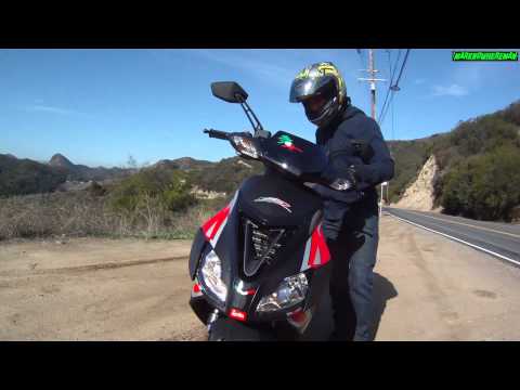 Playing with my little Italian toy (Scooter/Moped) Aprilia SR 50 R Factory