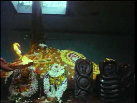 denkum - this is a video song clip from the movie samayapurathaaley satchi.......samayapurathu naayagiyeh.