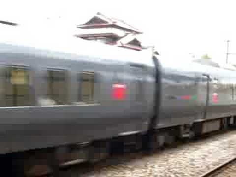 787系天拝山駅通過
