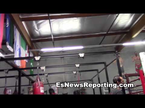 Mayweather vs Pacquiao How Does The Shoulder Roll Defense Work - EsNews