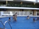 f�rias de ver�o - pir�mide na piscina