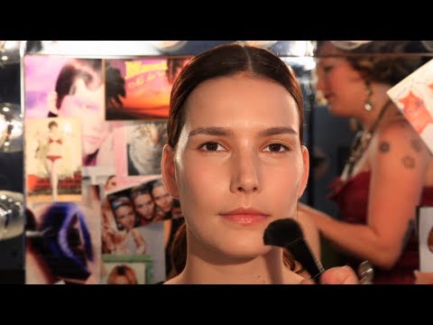 how to apply pressed powder