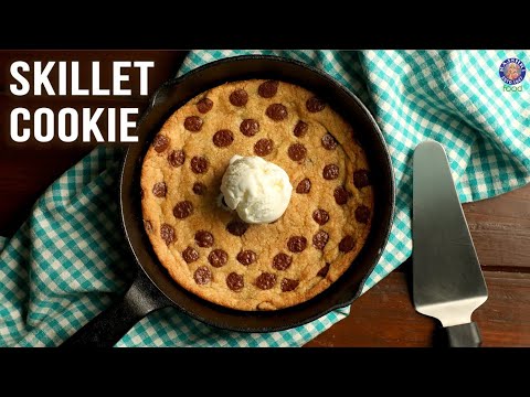 Warm and Fudgy Skillet Chocolate Chip Cookie | Eggless Skillet Cookie with Ice Cream | Giant Cookie