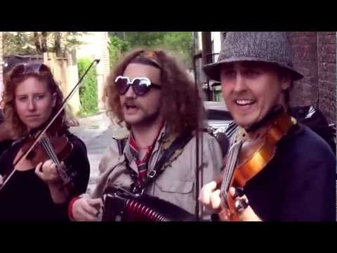 Interview: Mark Marczyk from the Lemon Bucket Orkestra  news views busker interview  image