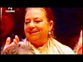 cajasol la obra social de la entidad de ahorro presenta 'as� canta nuestra tierra en navidad' � en el villamarta su popular concierto ben�fico-
con esperanza fern�ndez, tomasa guerrero la macanita, la chati, carmen de la jara, fernando terremoto, fernando de la morena, �ngel vargas, tom�s soto torito y el pesca�lla, al cante. acompa�ados por la familia de los moraos a la guitarra: mora�to chico, diego del morao y pepe del morao. un elenco de lujo que intentar� recrear los villancicos de la manera que se cantan en jerez, por palos flamencos, con el sabor que tiene la navidad flamenca, organizados en tres partes: la natividad seg�n los flamencos, una zambomba de jerez y la nochebuena por buler�as.