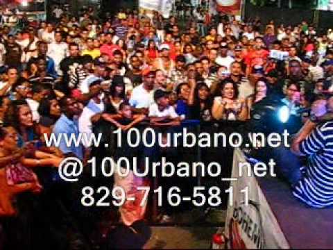 Poeta Callejero dedica un freestyle a una do�a en pleno concierto