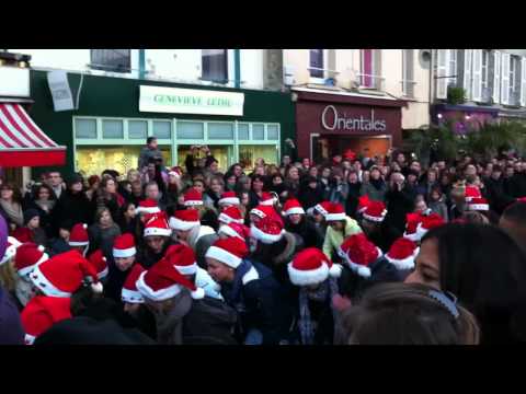 Flashmob navideño: franceses reciben las fiestas con un baile masivo