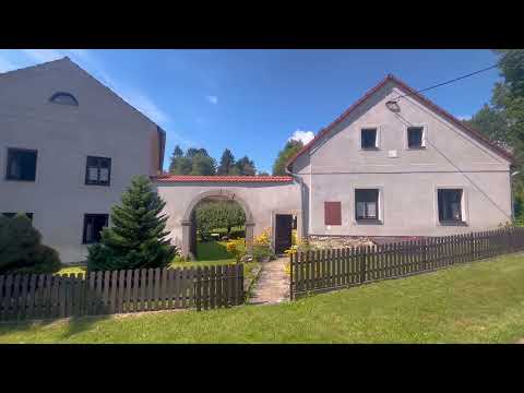 Video Zemědělská usedlost v Senotíně: Vaše exkluzivní útočiště v srdci České Kanady!