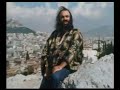 video clip de una canci�n muy bonita de demis roussos, cantada en alem�n y que parece estar rodado en el parten�n de atenas, en grecia.

aqu� os pongo la letra de la canci�n:

wir trafen uns im sonnenschein
ein kurzer traum vom gl�cklichsein
oh, er ging viel zu schnell vorbei
es kam der abschied f�r uns zwei
nun denke ich nur noch daran
wie ich dich wiedersehen kann.

sch�nes m�dchen aus arcadia
ich will immer bei dir sein
denn seit ich in deine augen sah
tr�um' ich tag und nacht von dir
tag und nacht von dir allein.

den letzten tanz verge� ich nie
ich h�r noch heut die melodie.
wo ich auch bin, was ich auch tu
die sehnsucht l�sst mir keine ruh
erst wenn ich wieder bei dir bin
bekommt mein leben einen sinn.

sch�nes m�dchen aus arcadia
ich will immer bei dir sein
denn seit ich in deine augen sah
tr�um' ich tag und nacht von dir
tag und nacht von dir allein.

sch�nes m�dchen aus arcadia
oh, ich muss dich wiedersehn.
ich komme wieder nach arcadia
und ein ganzes leben lang
werd' ich nie mehr von dir gehn.

und ein ganzes leben lang
werd' ich nie mehr von dir gehn.