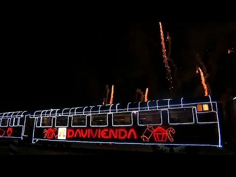 Kolumbien: Weihnachtsmann in Bogota auf Schienen