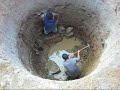 HAND DIGGING A WELL IN MEXICO Excavando a mano un pozo