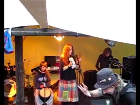 Video Mimfest - Kostihouse a Plechovka broskvi - Pijem