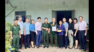 Trao kinh phí hỗ trợ xây Nhà Tình nghĩa, trao sổ tiết kiệm tặng Mẹ Liệt sĩ