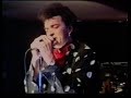 mid tempo, dans un registre soul rock qu'ils �taient parmi les seuls � cultiver avec cr�dibilit� sur la sc�ne rock nationale d'alors, le gang vienno-lyonnais enmen� par le guitariste charly markarian et le chanteur robert lapassade ici (pour partie seulement, avec certaines images prises la m�me ann�e � p�age du roussillon...) dans la fournaise du balthazar de thiers, �tape obligatoire du chitlin'circuit rock hexagonal des ann�es 80. 
vid�o amateur. 
titre 