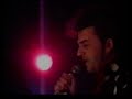 mid tempo, dans un registre soul rock qu'ils �taient parmi les seuls � cultiver avec cr�dibilit� sur la sc�ne rock nationale d'alors, le gang vienno-lyonnais enmen� par le guitariste charly markarian et le chanteur robert lapassade ici (pour partie seulement, avec certaines images prises la m�me ann�e � p�age du roussillon...) dans la fournaise du balthazar de thiers, �tape obligatoire du chitlin'circuit rock hexagonal des ann�es 80. 
vid�o amateur. 
titre 