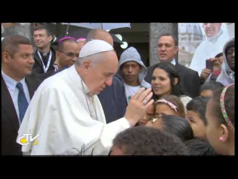 Rio Social - Pope Francis had an busy morning on Thursday in Rio de Janeiro. Following mass the Pope went to the headquarters of the civic authorities where the mayor of ...