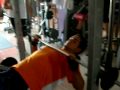 Press de banca inclinado en multipower