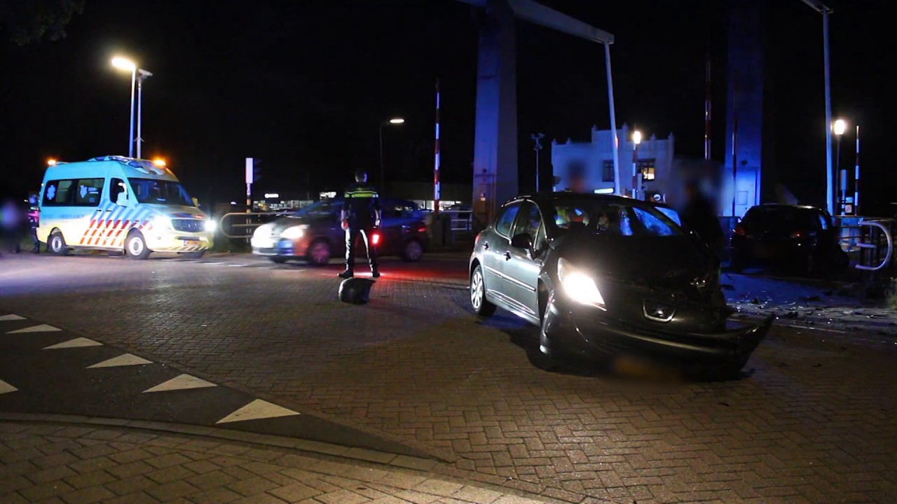 Auto’s botsen op kruising in Erica(Video)