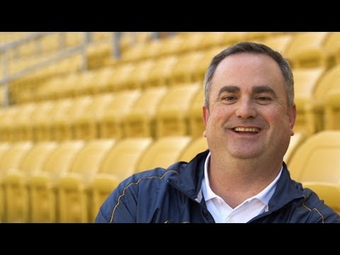Dykes - UC Berkeley - On the eve of his maiden season as head coach of the Cal Bears, Sonny Dykes offers a rare glimpse into his home, his philosophy of life and his...