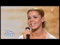 le 20 juillet 2010 sur france2, patrick sabatier rend hommage � kad merad, en conviant des invit�s au palais des sports de paris. chim�ne interpr�te 