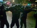 Aqui tenemos a cuatro personajes (Jose,Adri,Carmona y Mecha) hacer un ''currado baile''.