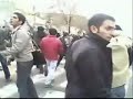 پرتاب سنگ به سمت مزدوران و سر دادن شعار مرگ بر اصل ولایت فقیه16آذر : http://www.youtube.com/watch?v=S-cC_avsl8Y #16Azar #Iranelection
