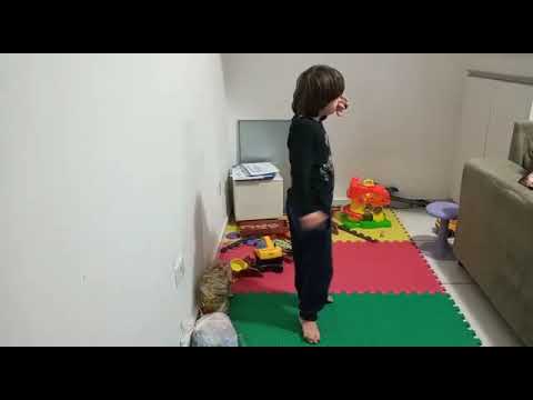 ZUMBA KIDS Electronic Song Minions - Dança do Arthur - 04/08/2020.