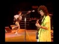 john-deacon-le-bassiste-de-queen-qui-tourne-sur-un-pied.html